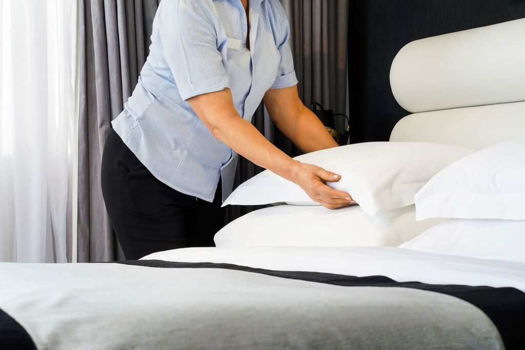 How to Clean a Hotel Room Procedure